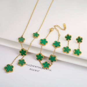 Flower Gold Necklace - Image 3